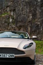 Aston Martin DB11 V8 Volante 2018 года (UK)